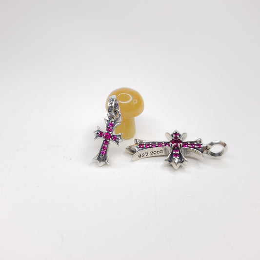 Cruz de rubíes estilo gótico (Pequeño)